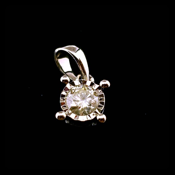 Jewelry - SOLD! 🏝Summer Sale!🏝Classic Diamond Solitaire Pendant